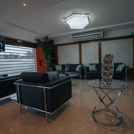 Runway Hotel Piarco Dış mekan fotoğraf