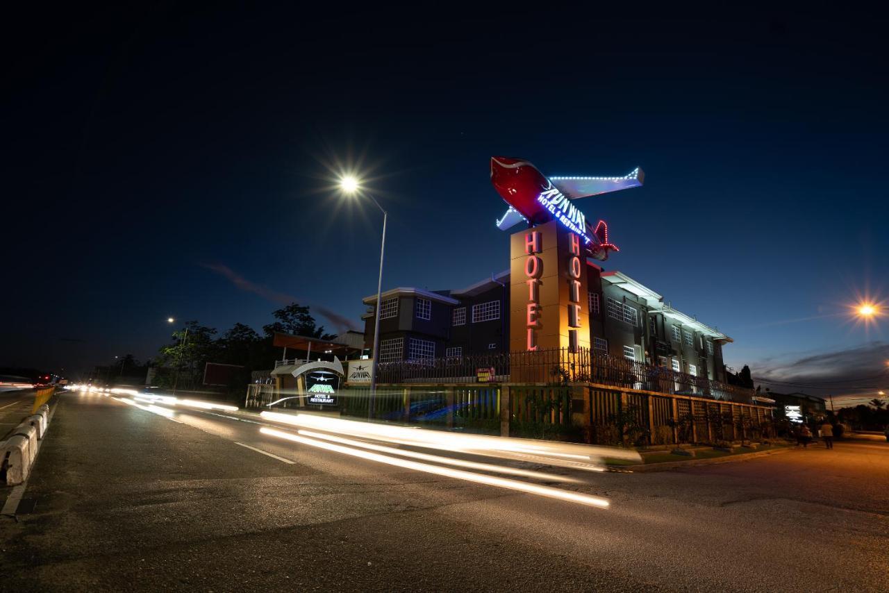 Runway Hotel Piarco Dış mekan fotoğraf