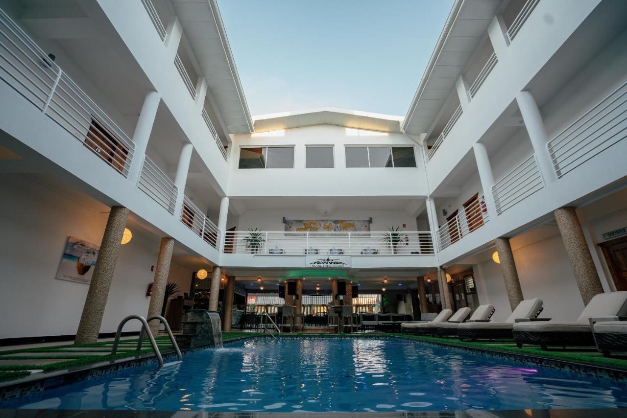 Runway Hotel Piarco Dış mekan fotoğraf