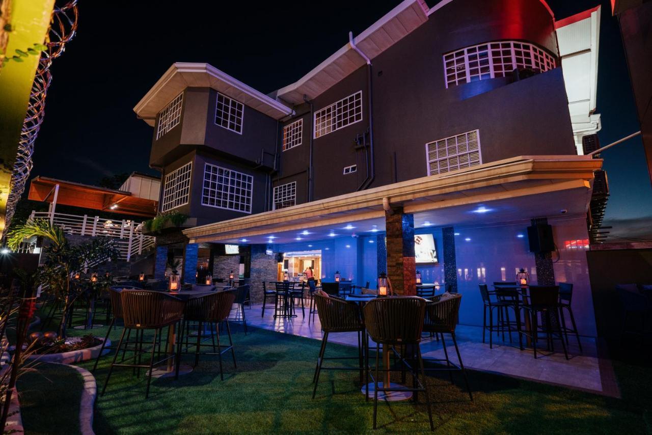 Runway Hotel Piarco Dış mekan fotoğraf