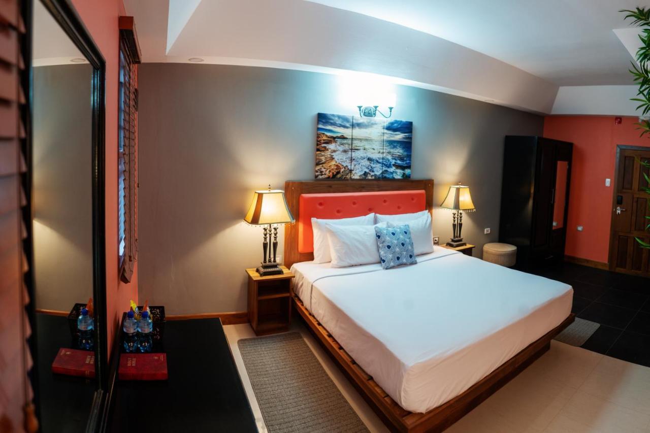 Runway Hotel Piarco Dış mekan fotoğraf