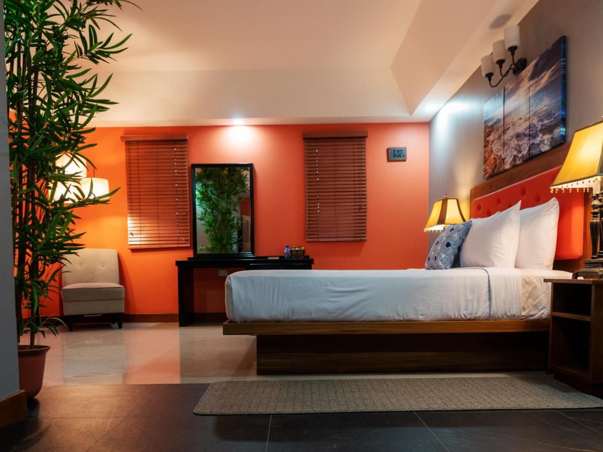Runway Hotel Piarco Dış mekan fotoğraf