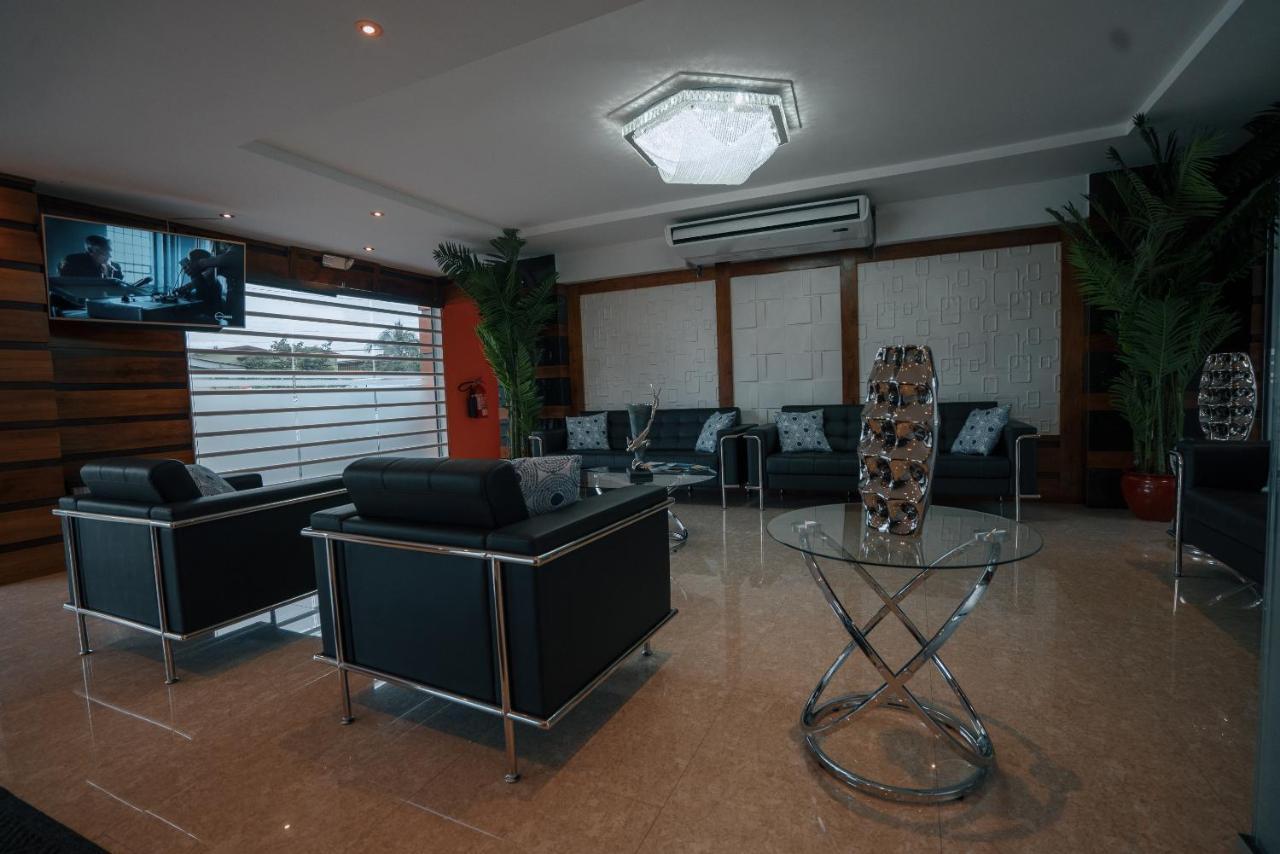 Runway Hotel Piarco Dış mekan fotoğraf