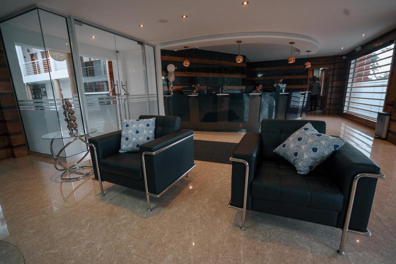 Runway Hotel Piarco Dış mekan fotoğraf