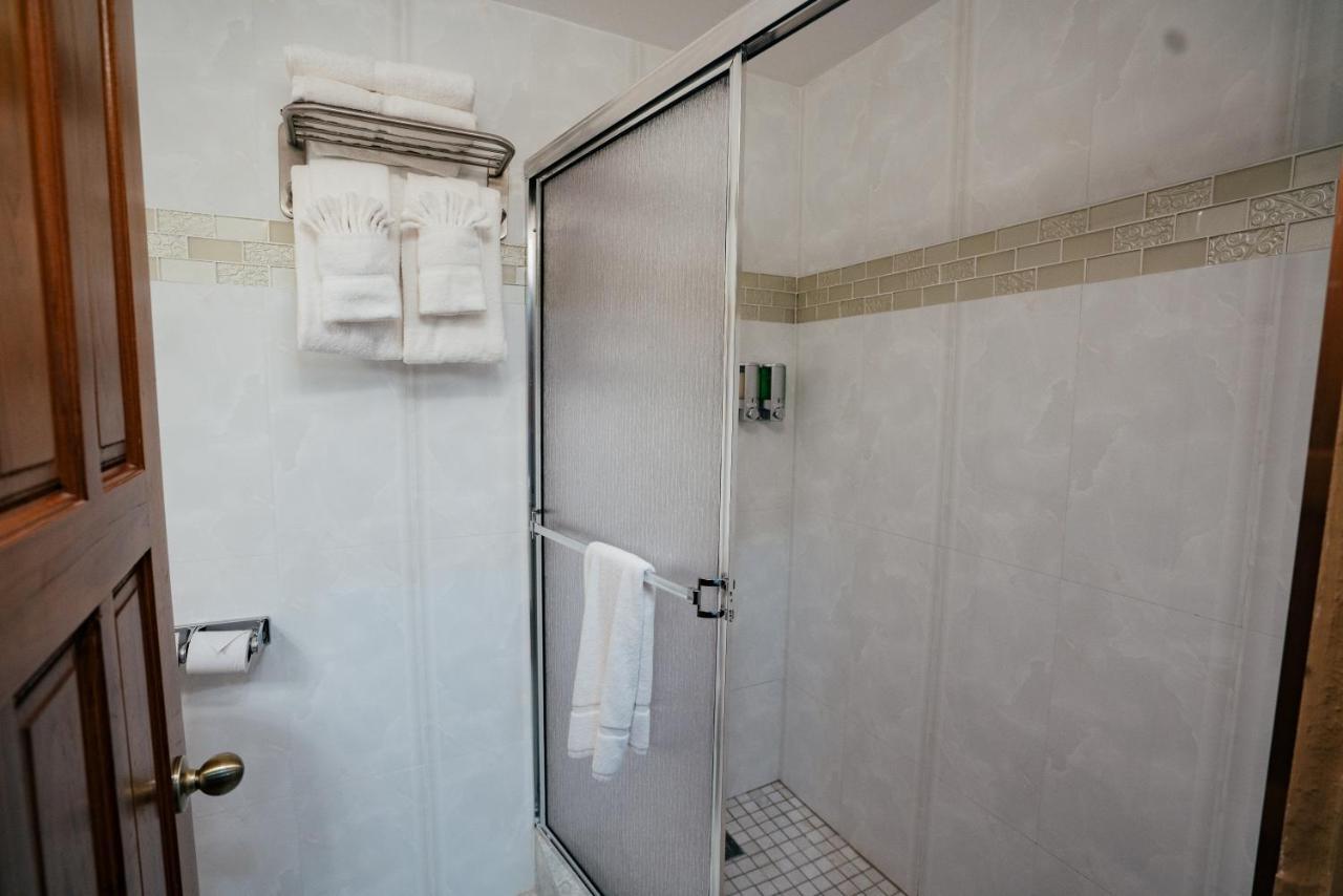 Runway Hotel Piarco Dış mekan fotoğraf
