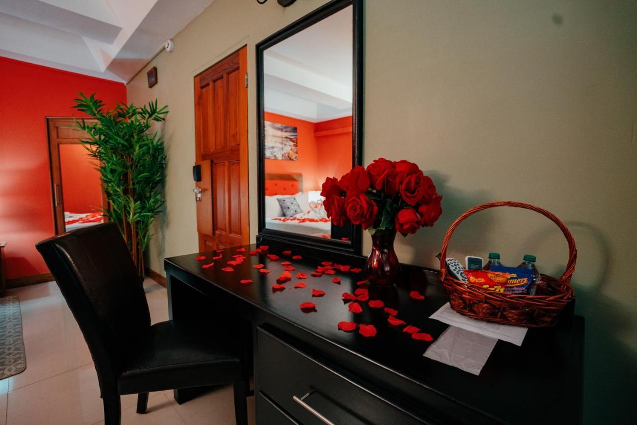 Runway Hotel Piarco Dış mekan fotoğraf