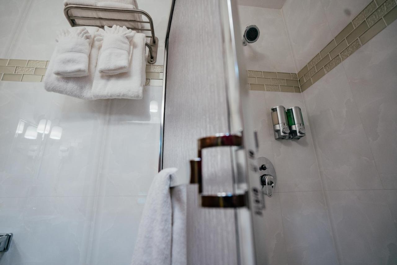 Runway Hotel Piarco Dış mekan fotoğraf