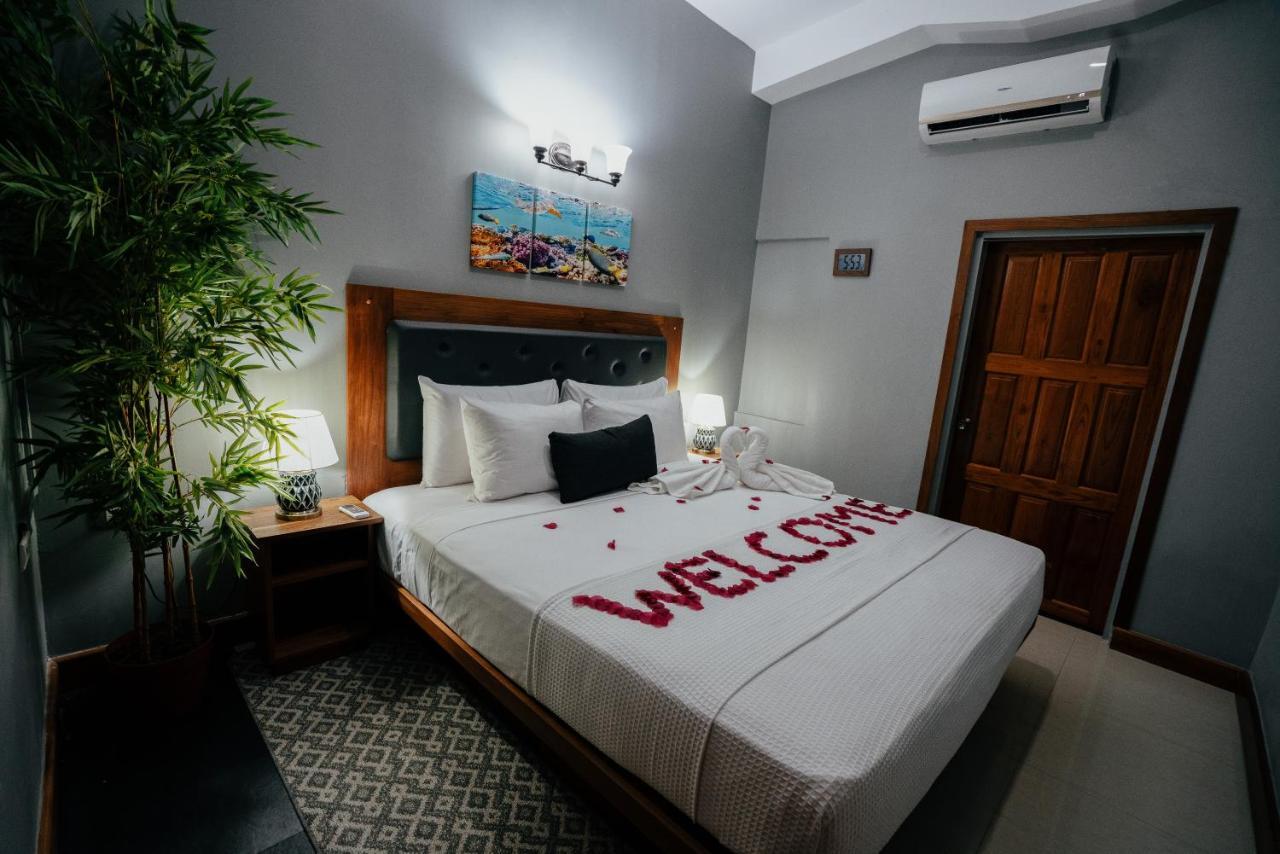 Runway Hotel Piarco Dış mekan fotoğraf